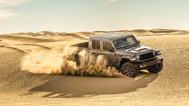 Jeep обновил Gladiator: новая решётка радиатора, большой экран в салоне и отказ от дизеля