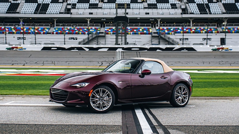 Mazda MX-5 Miata обзавелась юбилейной версией, цена известна