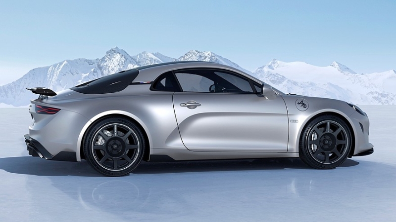 Бензиновый Alpine A110 вступает в последний год производства в новых версиях R 70 и GTS