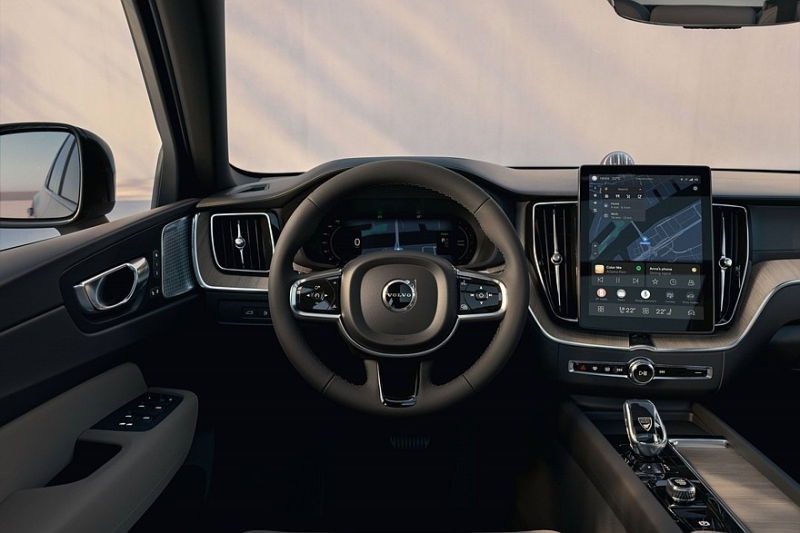 Бестселлер Volvo XC60 обновился в стиле старшего кроссовера Volvo XC90