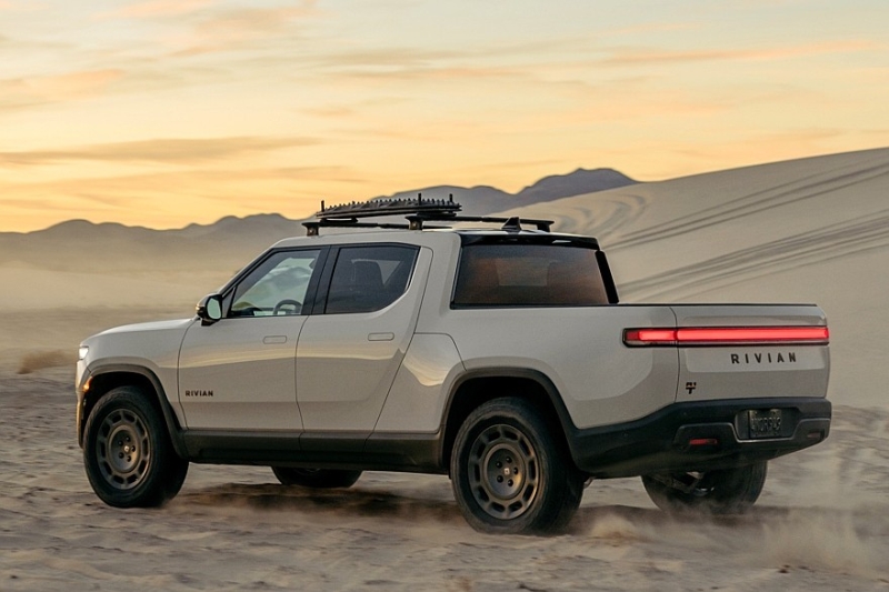 Внедорожник Rivian R1S и пикап Rivian R1T обзавелись спецверсиями для пустыни